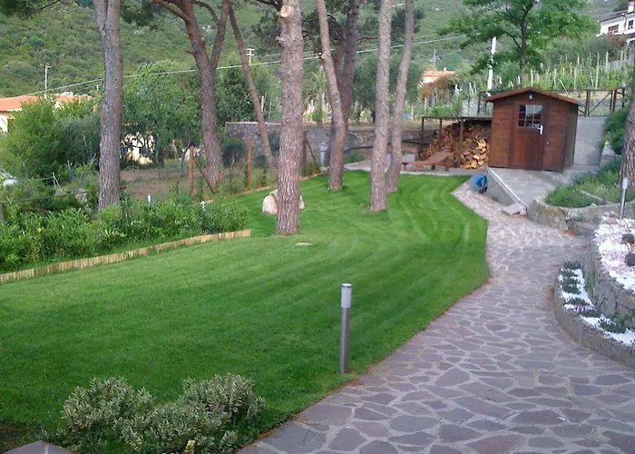 Sea View With Large Garden 坎普内尔巴